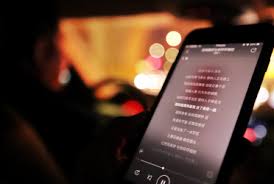 电脑屏幕闪烁抖动的原因是什么