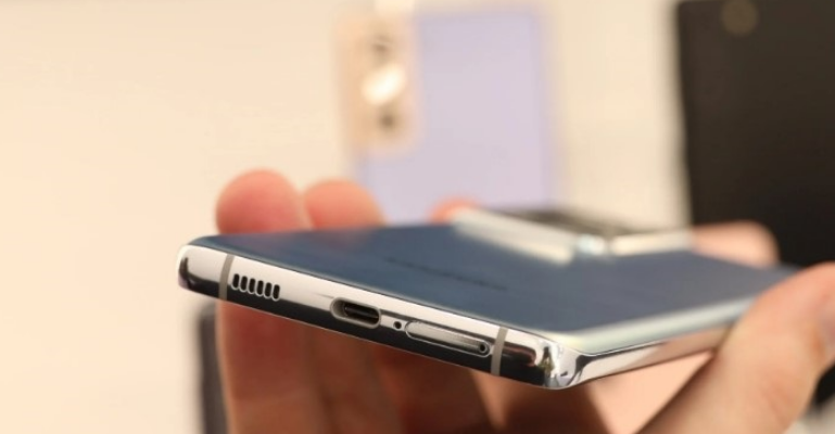 三星Galaxy S21系列不带充电器和耳机吗