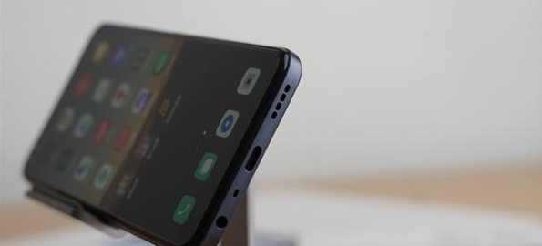 真我V13是什么边框